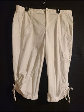 Karen Scott White Capri Cargo Pants